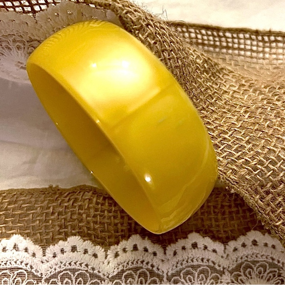 Solid Bakelite Bangle Creamy Yellow Polished Surf… - image 4